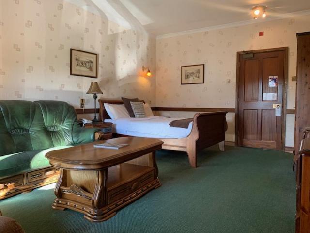 St Mary'S Hotel Golf & Country Club Pencoed Exterior photo